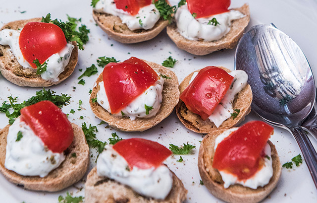 reichhaltiges Frühstücksbuffet im Hofcafé auf dem Genholter Hof