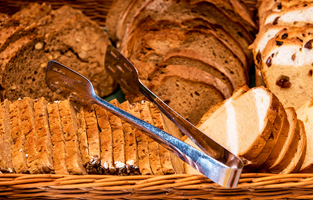 reichhaltiges Frühstücksbuffet im Hofcafé auf dem Genholter Hof